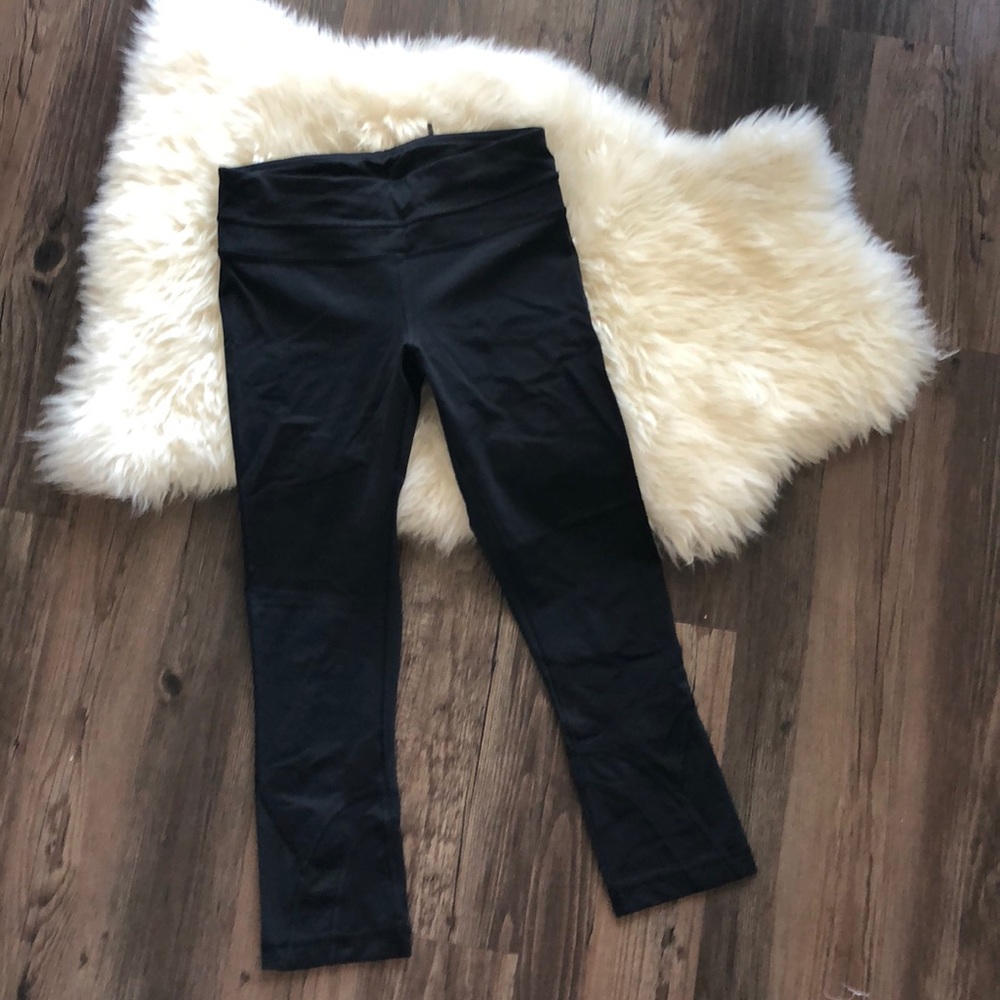 Black lulu crop leggings